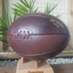 Objets de déco vintage en cuir et ballons en cuir personnalisables