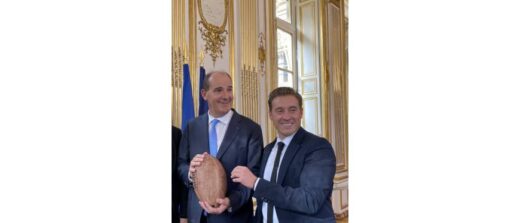 Notre cadeau au Premier ministre Français