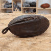 Trousse de Toilette Ballon de Rugby Vintage Chocolat en Cuir