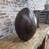 Grand Ballon de Rugby Vintage en Cuir