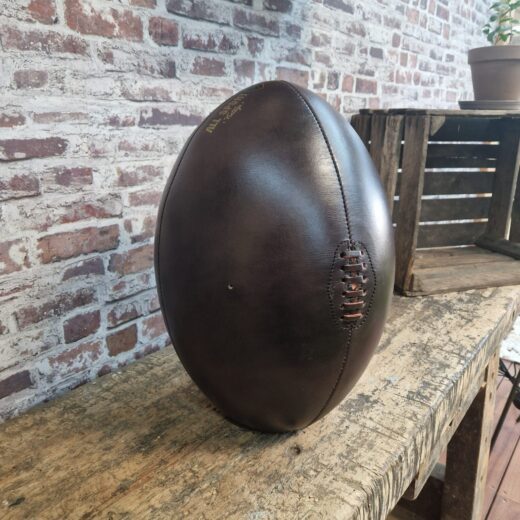 Grand Ballon de Rugby Vintage en Cuir